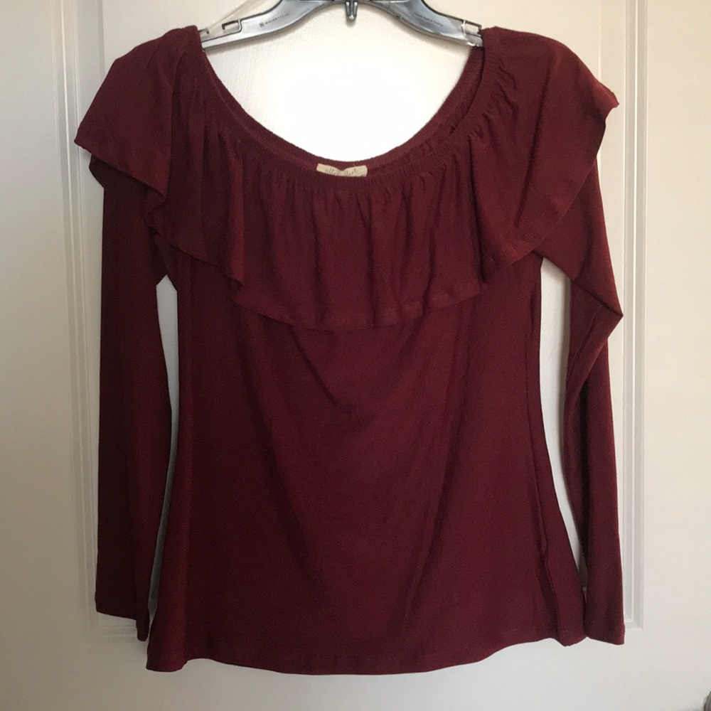 Off shoulder long sleeve